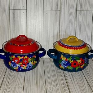 Pioneer woman crocks